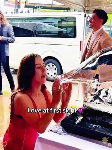 Love at First Sight Reactions You Can't Miss
