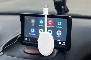 No sabía que Android Auto tuviera un Chromecast: así de fácil lanzo los vídeos de mi móvil a la pantalla del coche