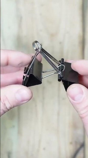 How to make a cell phone stand using paper clips #shortvideo