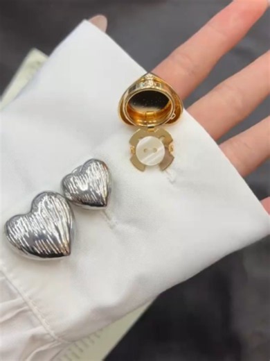 POV: your basic shirt needed a little edge 🤍 These chunky metallic hearts just clip on — no sewing, no holes. Gold for bold, silver for cool… clip and go in seconds 🩶 Gold or silver? 👇 Find us 👉 shancco·com #tiktokmademebuyit #fashiontiktok #outfitinspo #fashionhack #ootd #accessories #outfitupgrade #styletips #fyp #foryou