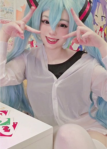 Uno Meme with Hatsune Miku Cosplay
