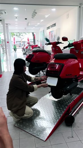 Bàn giao lambretta x125 đỏ cùng biển số cho chị khách may mắn #lambretta #lambrettax300 #haolambretta
