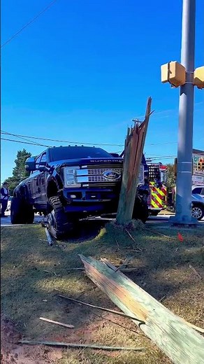 Ford f-350 takes down power line.