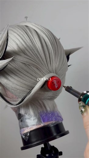 ❓Under a wig? So many secrets…Bottle Cap Technique ✨ #genshinimpact #arlecchino #wigs #cosplaytips