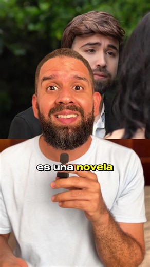 Nos han hecho creer que para crear algo grande necesitas un gran equipo. Pero proyectos como el de Edy Suárez demuestran que muchas veces lo que realmente necesitas es visión, disciplina y la capacidad de aprender. Más allá de la novela, lo que me llamó la atención fue el reto: escribir el guion, interpretar los personajes, producir, editar, hacer la postproducción y sacar adelante una historia completa prácticamente solo. Y sí, en la industria audiovisual esto ya se ha visto antes. Pero verlo e