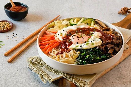 Receta de bibimbap coreano, el plato único de arroz, verduras, carne y huevo que se puede adaptar al gusto de cada cual