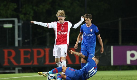 Clubs 'bovengemiddeld geïnteresseerd' in Ajax-talent; nieuwe verbintenis nog niet aan de orde