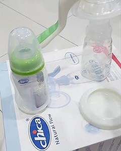 Un tire lait manuel pour garder le lait maternel quand Maman doit s'absenter disponible au magasin. 👉 GRÂCE DIVINE TENDANCE situé à la Riviera Palmeraie Carrefour Guiraud en face de la boulangerie univers du pain. | Grace Divine Baby