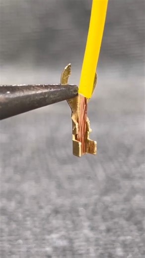 How to clip on the wire correctly !#clip #electrical #wiringwork #fitting