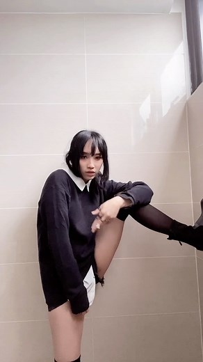 Leez on Instagram: "┐(´ー｀)┌"