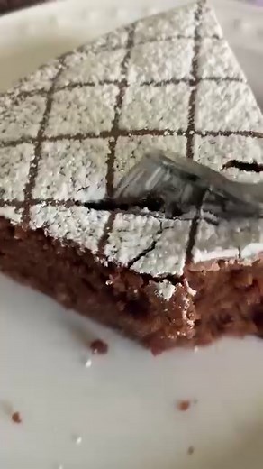 ✨Italian Gluten-Free Torta Caprese✨ This classic Italian cake is all you can wish for in a chocolate cake: Rich and fudgy, moist and intensely chocolatey, quick and easy to make. And best of all, it’s made with almond flour … so it’s gluten-free🙌🏻 This is another favorite recipe in Manuela’s Sweet Temptations. Check link in profile or and comments to get a copy too! Full recipe linked in bio 🔗 and comments Happy baking😘#baking #chocolate #chocolatecake #italiandessert #italianrecipe #recipe 