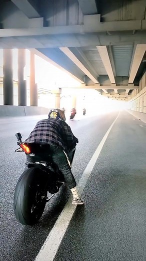 Bikes | Vibes | Superbikes on Instagram: "Yamaha R6 Launch Control! 🔥🚀 Credits: @mrexpress_r6 =========================== #superbikes #superbikelife #superbikers l#superbikesgram #motorbike #motorbikelife"