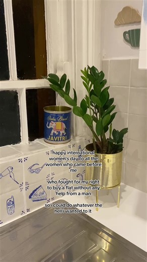 I make all my DIY mistakes in your honour 🫡 No but seriously. It wasn’t that long ago that even getting a credit card on my own would have been impossible let alone getting a mortgage or even being able to dream big about the career I’ve chosen and I do thank the women before me that helped pave the way. There’s so much more to do!