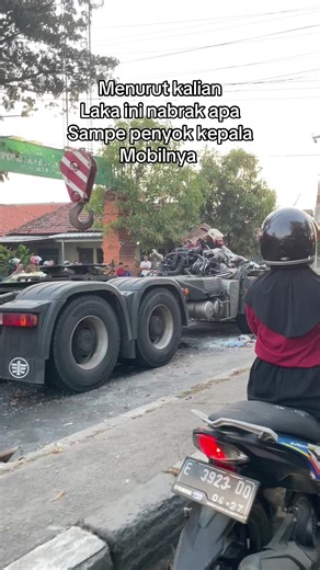 Mobil Penyok Akibat Kecelakaan: Apa Penyebabnya?