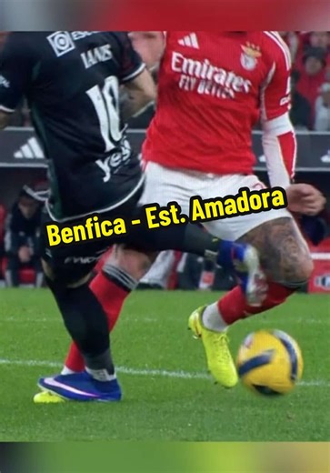 Cartão vermelho? Benfica - Est. Amadora