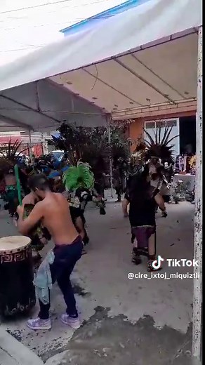 Yoloxochitl Danza azteca Quetzalcóatl -Tlazolteotl #danzaazteca #soydanzantaporamor #juntasomosmasfuertes