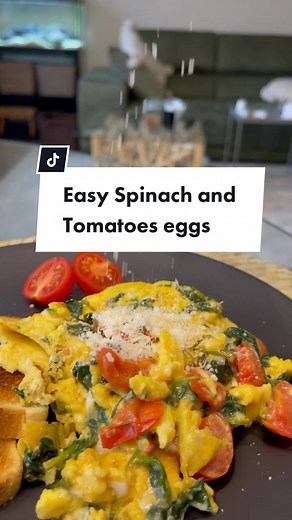 THE PERFECT SATURDAY BREAKFAST | Eggs with spinach and tomatoes 🍅#easyrecipe #healthyrecipe #breakfast