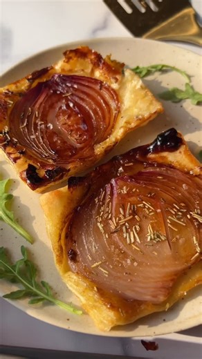 Gabriela Dimova on Instagram: "✨Savory Puff Pastry✨ This savory puff pastry treat is such a delicious snack and makes for a great breakfast, lunch, or even an appetizer to serve friends🥰 It’s so easy to make too! ✨Ingredients puff pastry olive oil balsamic glaze maple syrup onion salt thyme vegan butter ✨Directions Cut out the puff pastry into rectangles that are slightly bigger than the onion you are using. Slice the onion into thin slices. Drizzle olive oil in a small circle on a lined baking