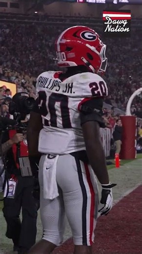 'GIVE IT TO PEANUT' Dwight Phillips Jr. steps up big for #UGA against Bama #collegefootball