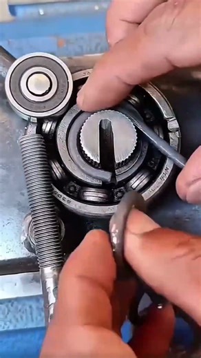 Bending steel bars quickly and tightly for installation and thermal insulation #construction #shorts