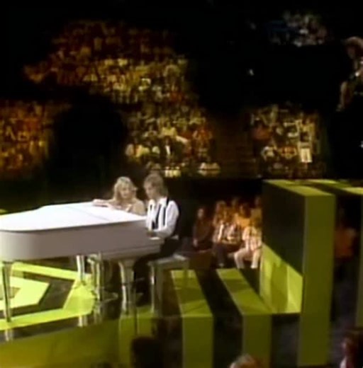 The Age of Vintage ☕️ | Goldie Hawn and Shaun Cassidy singing together on a special that Goldie was hosting (1978) #goldiehawn #shauncassidy #1970s... | Instagram