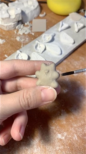 История создания одного фарфорового зверька, впереди ещё неск. обжигов и роспись #porcelain #clay