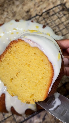 Janelle | Lemon Pound Cake🍋🍰 (Using boxed cake mix) RECIPE: 1 box @bettycrocker white cake mix 1 cup @pillsbury all purpose flour 1 lemon packet... | Instagram