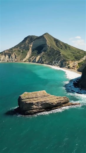 Pavel Gincu | CONTENT CREATION on Instagram: "​ ⁨⁩ @razom_razom and @kaikaibeachhouse recommend to visit: 🏖 Samaná Peninsula – Lush nature & wild beaches ⤵️ • Playa Cosón – Las Terrenas: Long and serene, perfect for walks and sunsets • Playa Bonita – Las Terrenas: Calm, turquoise water ideal for relaxing or paddleboarding • Cayo El Limón – A hidden island paradise off the coast • Playa El Ermitaño – A secret, boat-access beach surrounded by jungle • Playa El Valle – Remote and raw, perfect for 