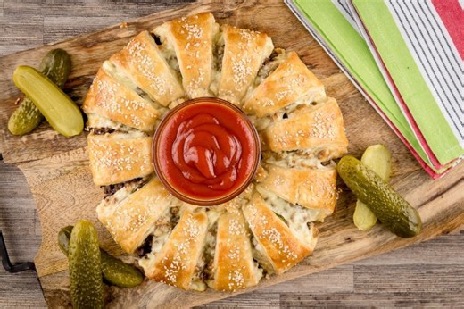 Cheeseburger Crescent Ring: the easy appetizer recipe packed with cheeseburger flavor