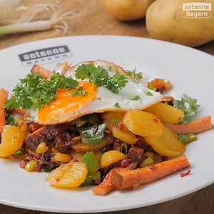 Nur noch wenige Zutaten im Kühlschrank, aber viel Hunger... wir empfehlen unser bayerisches Gröstl. Geht super fix und schmeckt richtig lecker. Wir wünschen guten Appetit! Zum Rezept: http://aby.fm/bayerischesgroestl | Ratz Fatz - Rezepte aus Bayern