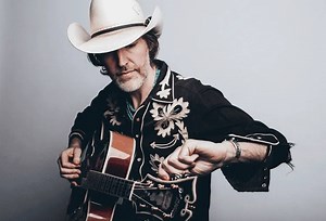 Video Lesson: David Rawlings Shares a Close-up Look at His Singular Style