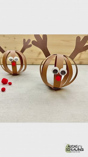 The CUTEST paper reindeer craft that's as easy as it looks 😍 Project by: Kleine Schlawiner Paper > https://www.bakerross.co.uk/kaleidoscope-of-colours-a4-paper-pack #BakerRoss #GetKidsCrafting #PaperCraft #ChristmasCrafting #KidsCrafts #ReindeerCrafts | Baker Ross