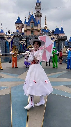 Step in time with Mary Poppins! #band #dance #disney #disneyland #music #fun #beautiful #attraction