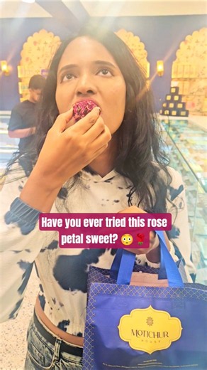 Wait… this sweet is covered in rose petals?! 😳 Comment the sweet name if you know 👀🌹
