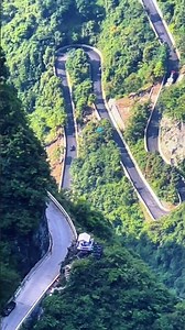 From takeoff to landing, the whole process of Tianmen Mountain wing suit flying is here.