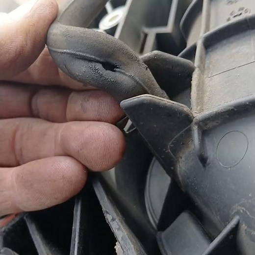 2010 Honda CRV erratic idle and lean codes. P2279 bank 1 Vacuum leak. Use a smoke machine.