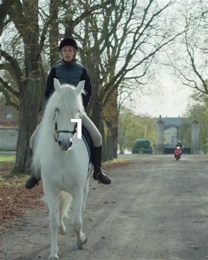 Ar fhéach tú ar Call My Agent! fós? 👀🐎 Seinnteoir TG4 👉 https://nasc.tg4.tv/Call-My-Agent | TG4
