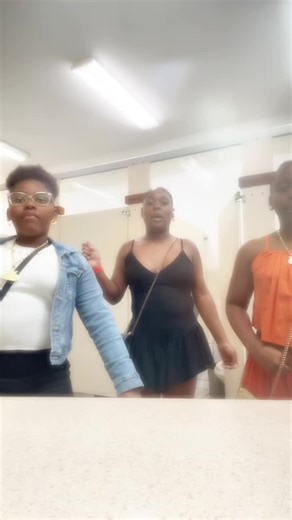 Videos de gottalovejeala💗😍 (@gottalovejeala) con “original sound - Alpha Nu Kappa”