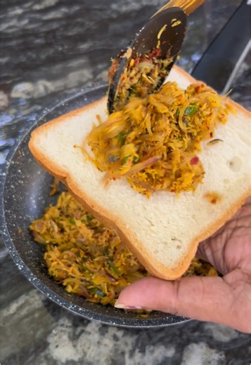 අද ගෙනාවේ පාන් වලට දාන්න රසම සැමන් පේස්ට් එකක්..🥰❤️ මේක මරු #cooking #homemade #srilankanfood #erasdiary