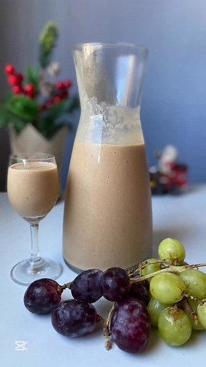 Vas amar este Ponche de ciruelas sin huevos, es uno de mis favoritos. Te va a encantar ✨Guarda la receta INGREDIENTES 2 Tzas de Leche Evaporada (500ml) 10 Ciruelas pasas 1 Tza de Ron (o cantidad deseada) 1 Tza de Leche Condensada (250g) 1/2 Cdta de Nuez Moscada 1/2 Cdta de Canela 1 Cota de Vainilla Una Pizca de Sal Para hidratar las Ciruelas Ciruelas pasas Ramitas Canela 1 Taza de Agua (250ml) 2 Cdas de Azúcar - En una olla vierte agua, Ciruelas pasas, Ramitas de canela y el Azúcar. Deja hervir 