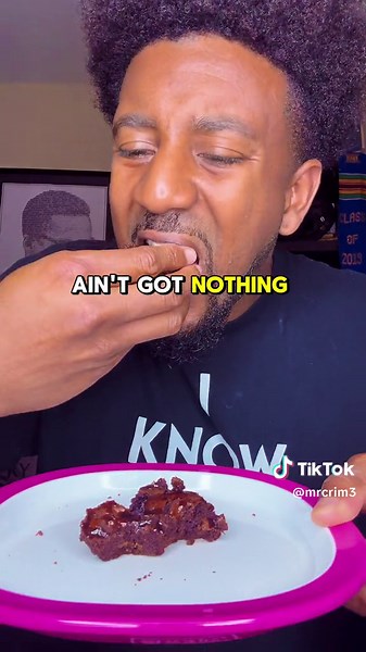 After retiring from the military in 2019, Quinton McNair (@Strugglebeardbakery) struggled to adjust to civilian life, especially with the added challenges of COVID-19 and PTSD. 🙏🏾 To cope, he took up baking as therapy. Although he wasn’t great at first, his passion grew, and soon people were requesting his cookies, cupcakes, and brownies from around the world. 🍪 🧁 His business, hilariously named Strugglebeard Bakery outgrew his home kitchen, and now his treats are taking the dessert game to 