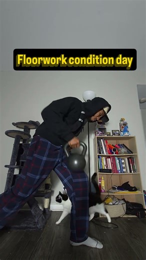 w you condition your body for your rounds is also a part of your lab/training. #krump #dancetraining