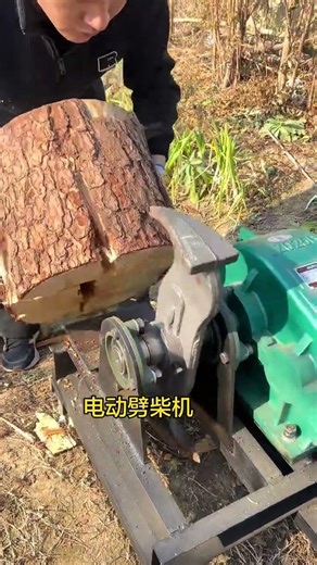 Electric firewood splitter saves time and effort for winter heating!