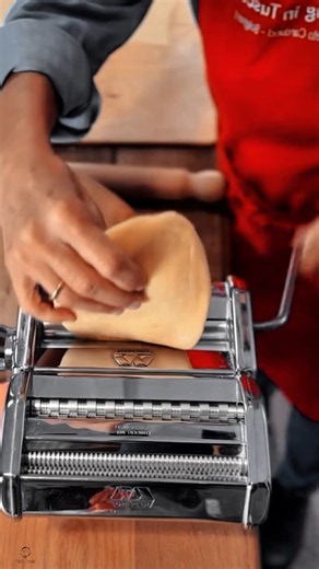 Pasta Sheet Making Work Tool Using Manual Pasta Machine #worktool