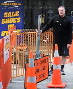 Bus hub build 'costing business $1000 a week'