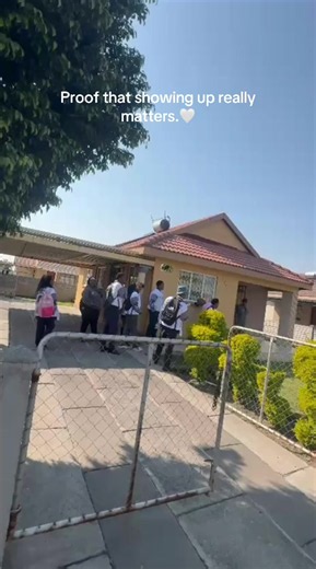This took me back to primary school when I lost my mom and a few of my classmates showed up ekhaya. I’ve never gotten a chance to thank them, so @_.nthabiey.y thank you soo much my love.. you didn’t even say much, but being there meant everything. Even when Koketso was soo curious as to what actually happened.. & to my favorite English teacher of all time, Ma’am Koketso, thank you for being my safe space.❤️ #Jeremiah29 #classof2026 #showingupmatters #viral