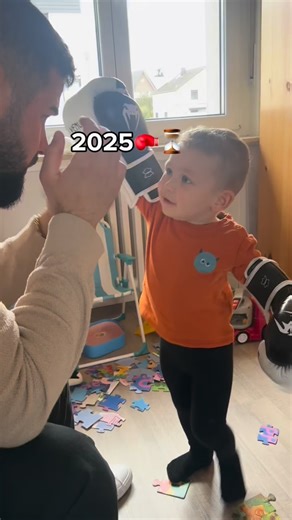 Mini Champ on Instagram: "Casi cumplimos un año de entrenamiento desde aquel primer día en 2025. Es increíble ver cómo un niño puede alcanzar un nivel tan alto: su fuerza, su disciplina y su habilidad son impresionantes. Papá está muy orgulloso. ¡En 2026 vamos por más, al siguiente nivel! 🥋🥊 #parati #foryou #ufc #kidsmma #fatherson"