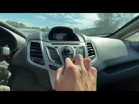 103503 2013 Ford Fiesta SE Sedan