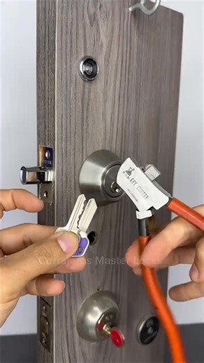  Locksmiths, the Key Cutter is your precision essential! 2 types for versatile key cutting — a must-have in your toolkit. Get it! https://t.site/3LCDsWI | Theinnovationed+65 | Facebook