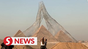 1.6K views · 20 reactions | Egyptian arts initiative Art D'Égypte hosted an international ceremony on Saturday (Oct 23), where they showcased international contemporary artwork with a backdrop of the country's famed Giza Pyramids, the last remaining wonder of the ancient world. WATCH MORE: https://thestartv.com/c/news SUBSCRIBE: https://cutt.ly/TheStar LIKE: https://fb.com/TheStarOnline | The Star | Facebook